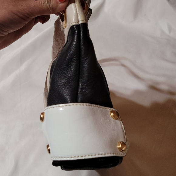 B.Makowsky Black Cream Leather Shoulder Bag Purse - Picture 4 of 15